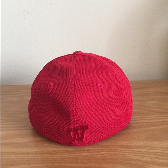 Adidas Wisconsin Badgers Fitted Cap - Picture 6 of 6